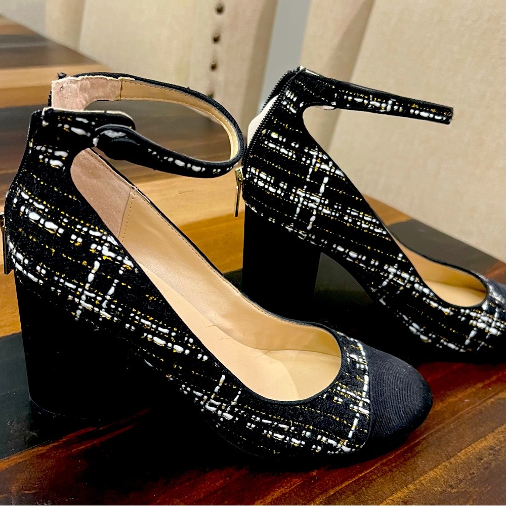 Unisa Pumps chunky heel. NWOB